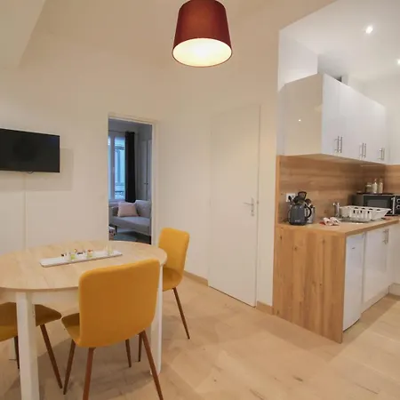 Centre - Nice, Cozy And Functional 아파트 릴